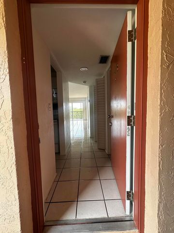 13707 Kendale Lakes Circle Ph13, Miami, FL 33183
