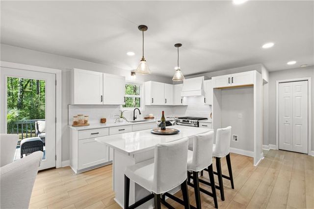 217 Holly Creek Way, Woodstock, GA 30188