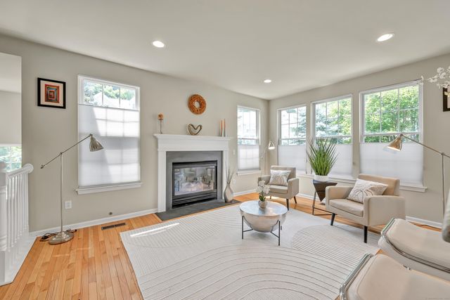 8 Cambridge Drive 8, Danbury, CT 06811