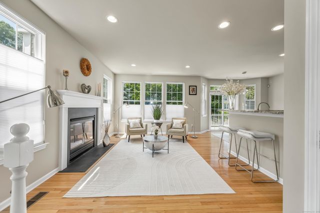 8 Cambridge Drive 8, Danbury, CT 06811