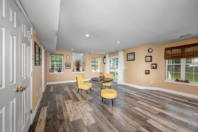 8 Cambridge Drive 8, Danbury, CT 06811