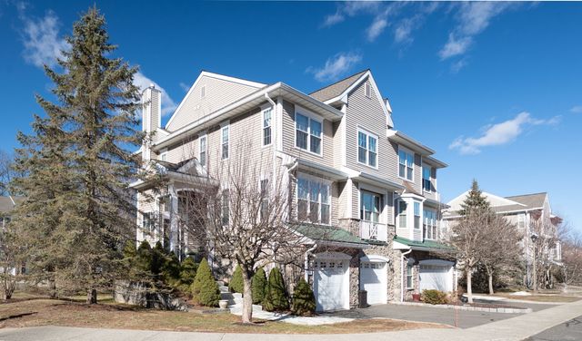 8 Cambridge Drive 8, Danbury, CT 06811