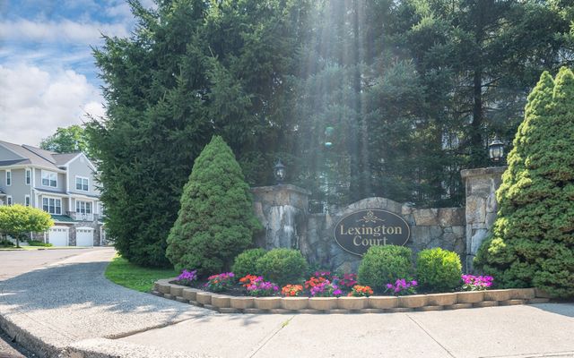 8 Cambridge Drive 8, Danbury, CT 06811
