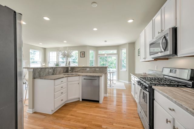 8 Cambridge Drive 8, Danbury, CT 06811