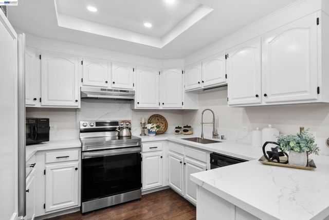 18 Gazania Ter, Fremont, CA 94536