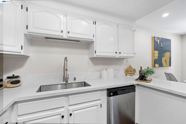 18 Gazania Ter, Fremont, CA 94536