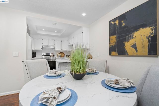 18 Gazania Ter, Fremont, CA 94536