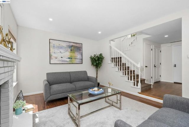 18 Gazania Ter, Fremont, CA 94536