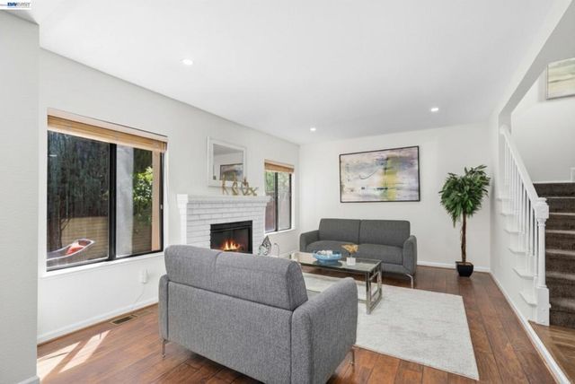 18 Gazania Ter, Fremont, CA 94536
