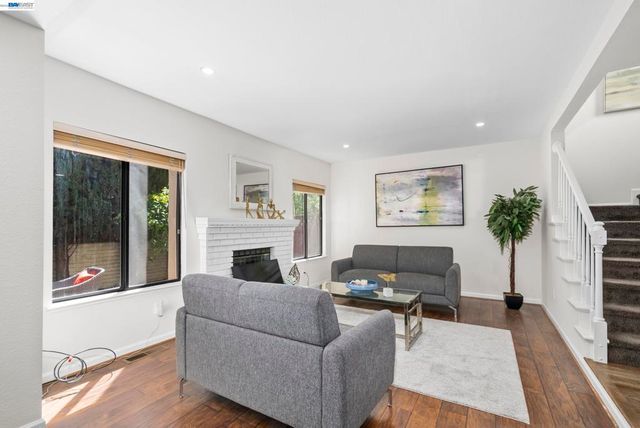 18 Gazania Ter, Fremont, CA 94536