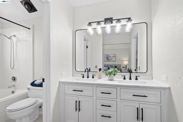 18 Gazania Ter, Fremont, CA 94536
