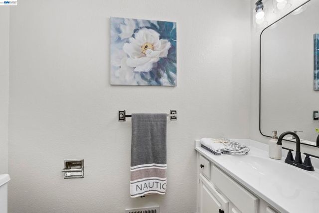 18 Gazania Ter, Fremont, CA 94536