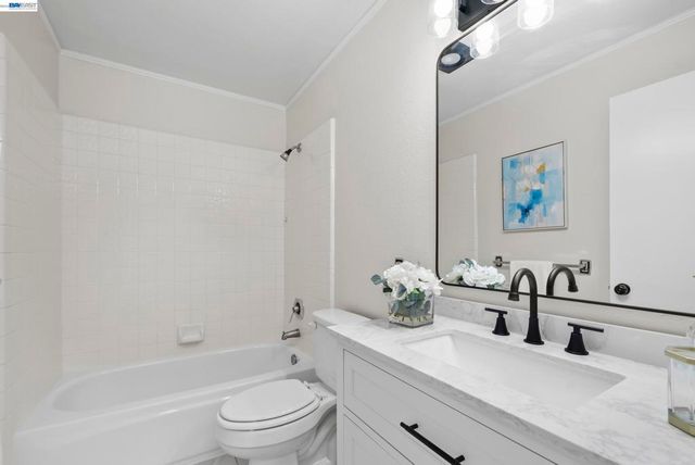 18 Gazania Ter, Fremont, CA 94536
