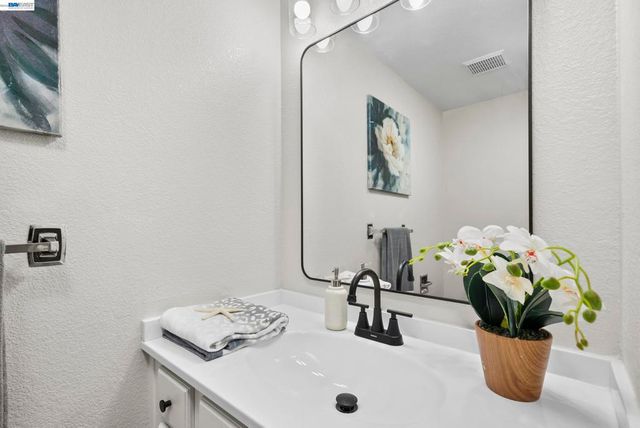 18 Gazania Ter, Fremont, CA 94536