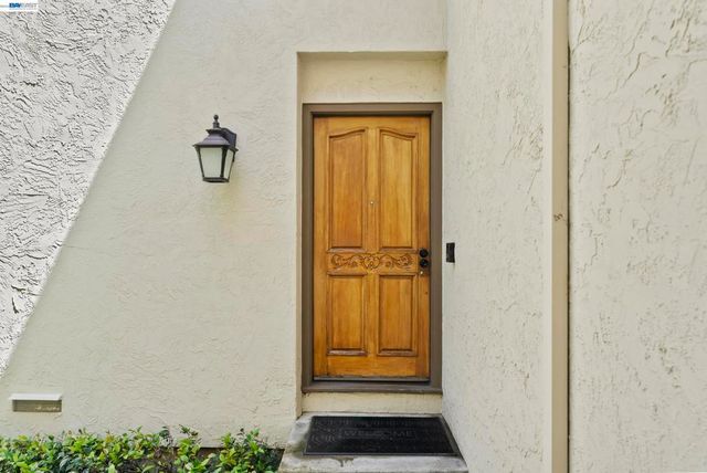 18 Gazania Ter, Fremont, CA 94536