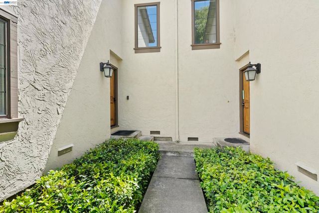 18 Gazania Ter, Fremont, CA 94536