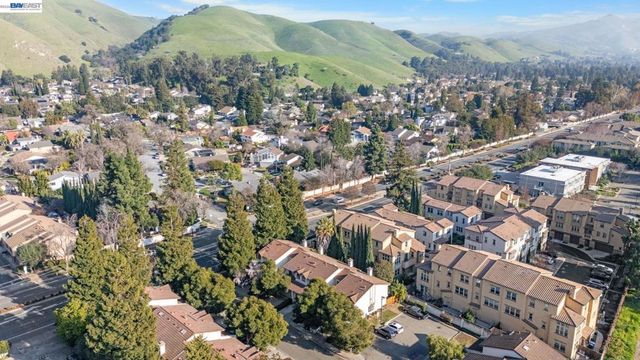 18 Gazania Ter, Fremont, CA 94536