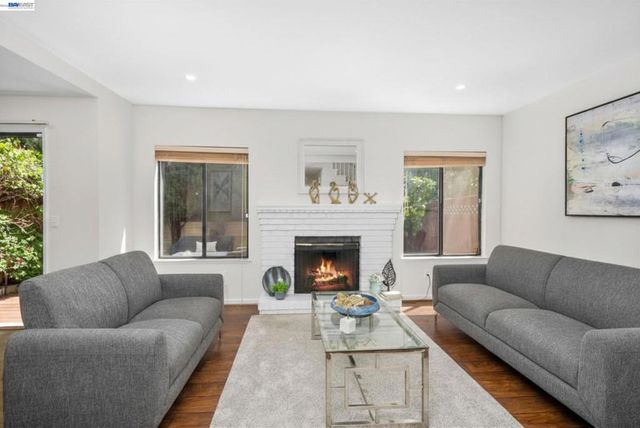 18 Gazania Ter, Fremont, CA 94536