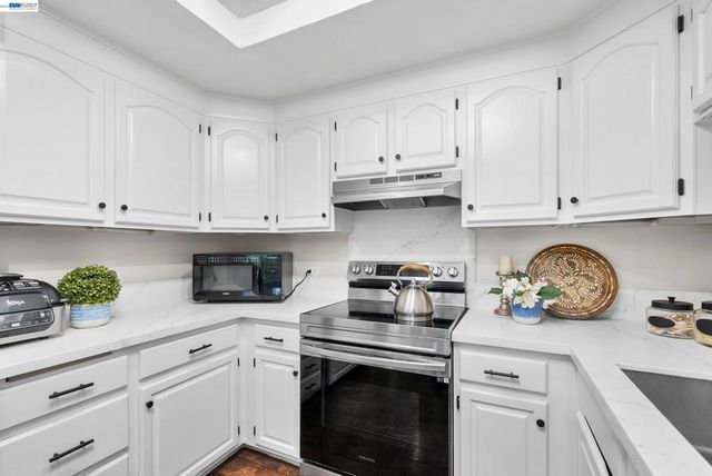 18 Gazania Ter, Fremont, CA 94536