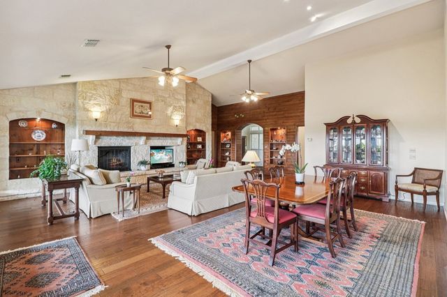 1904 N Summit Ridge Dr, Kerrville, TX 78028