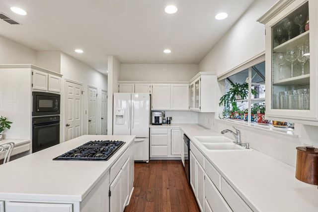 1904 N Summit Ridge Dr, Kerrville, TX 78028