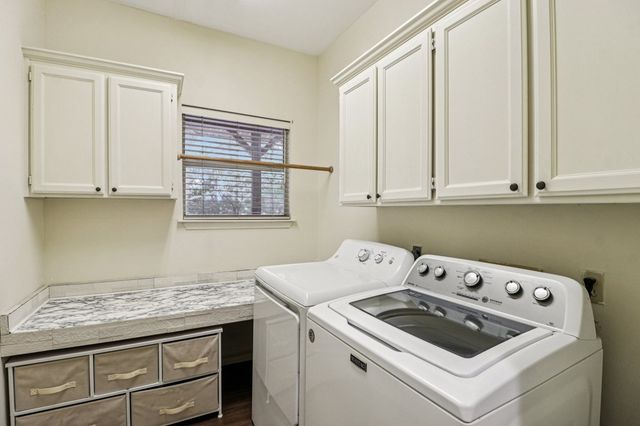 1904 N Summit Ridge Dr, Kerrville, TX 78028