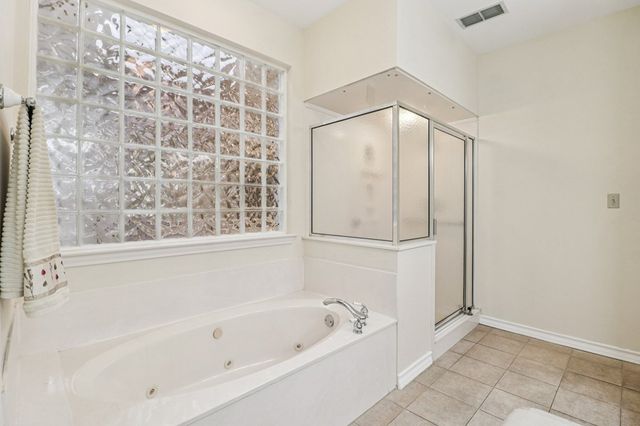 1904 N Summit Ridge Dr, Kerrville, TX 78028