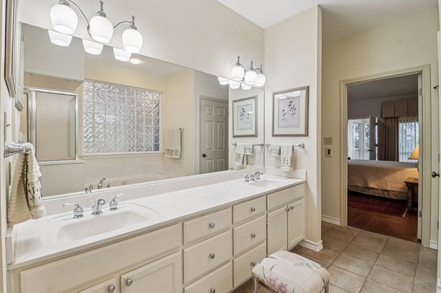 1904 N Summit Ridge Dr, Kerrville, TX 78028