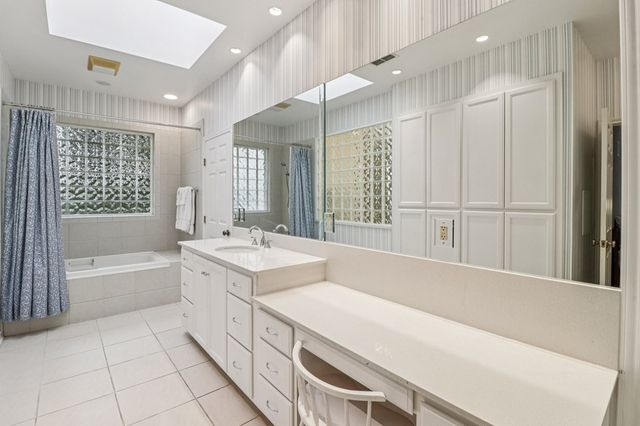 1904 N Summit Ridge Dr, Kerrville, TX 78028