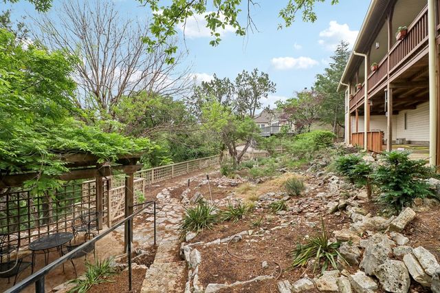 1904 N Summit Ridge Dr, Kerrville, TX 78028