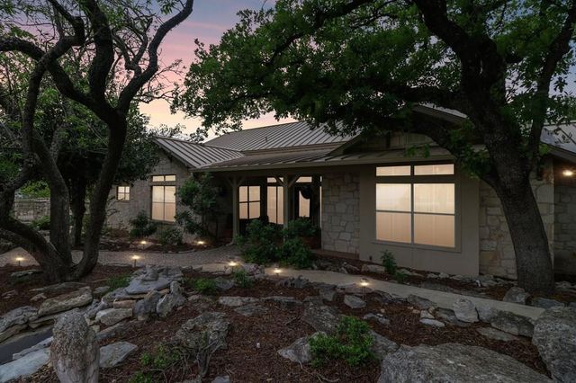 1904 N Summit Ridge Dr, Kerrville, TX 78028