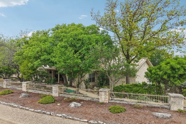 1904 N Summit Ridge Dr, Kerrville, TX 78028