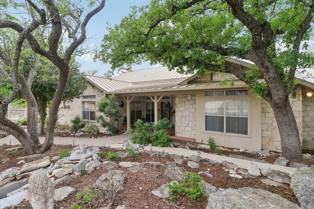 1904 N Summit Ridge Dr, Kerrville, TX 78028