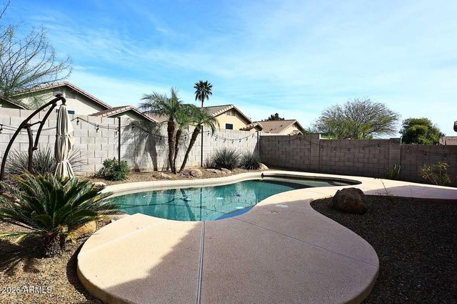 8212 W BEHREND Drive, Peoria, AZ 85382