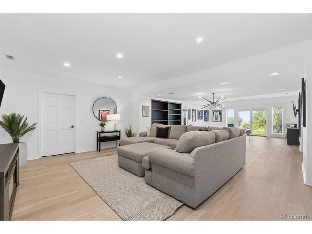 8571 Colonial Dr, Lone Tree, CO 80124