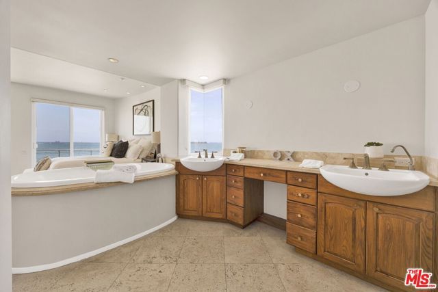 7019 E Seaside Walk, Long Beach, CA 90803