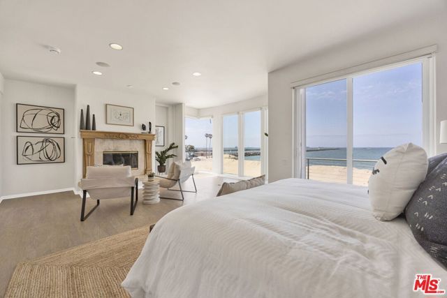 7019 E Seaside Walk, Long Beach, CA 90803