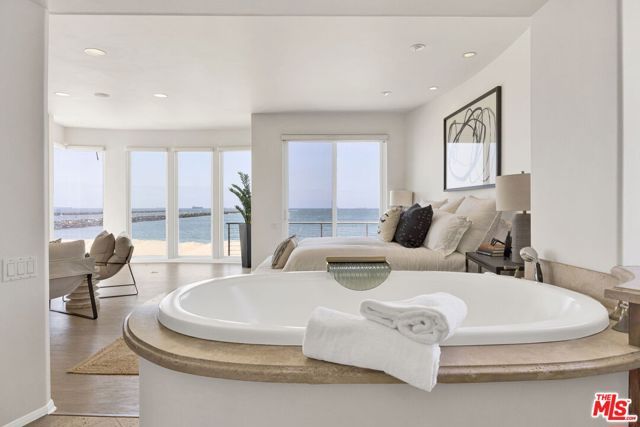 7019 E Seaside Walk, Long Beach, CA 90803