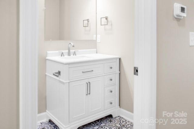 631 W Craighead Road, Charlotte, NC 28206