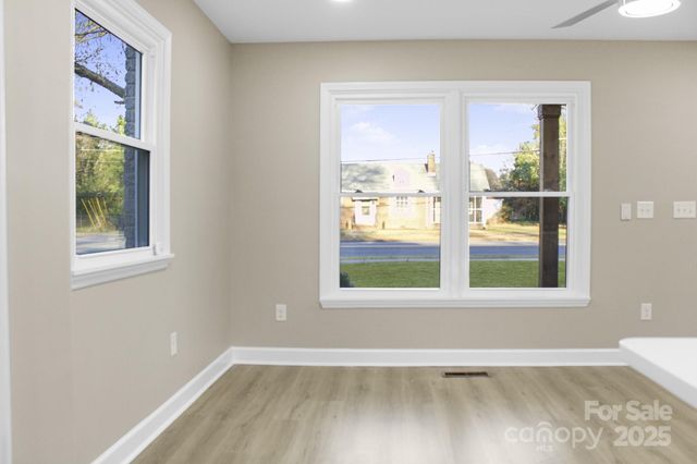 631 W Craighead Road, Charlotte, NC 28206