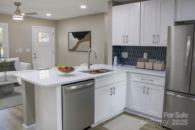 631 W Craighead Road, Charlotte, NC 28206