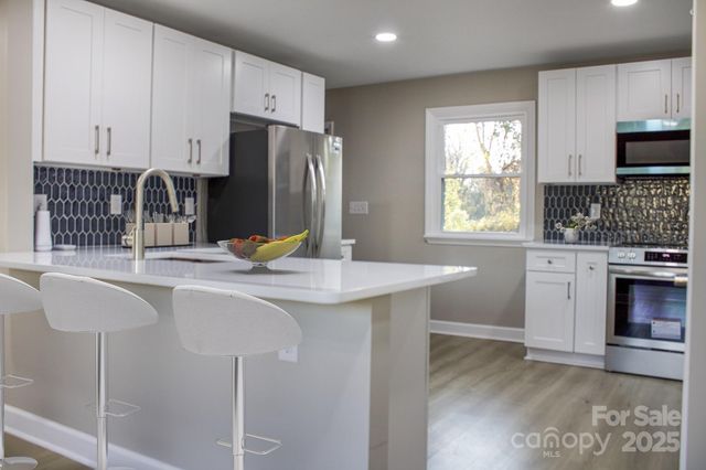 631 W Craighead Road, Charlotte, NC 28206