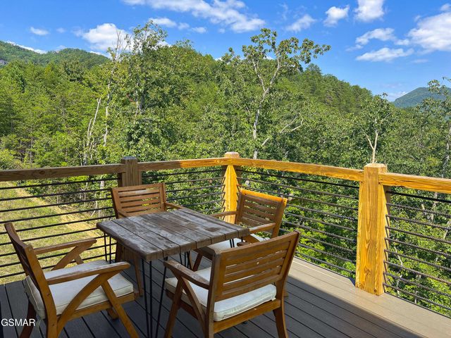 1536 Mountain Ash Way, Sevierville, TN 37876