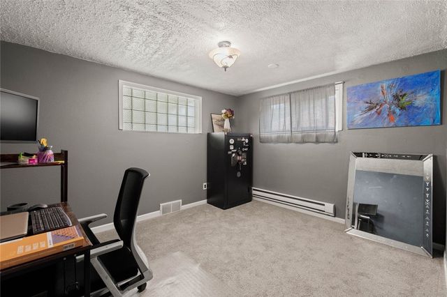 4 Ann St, Carnegie, PA 15106