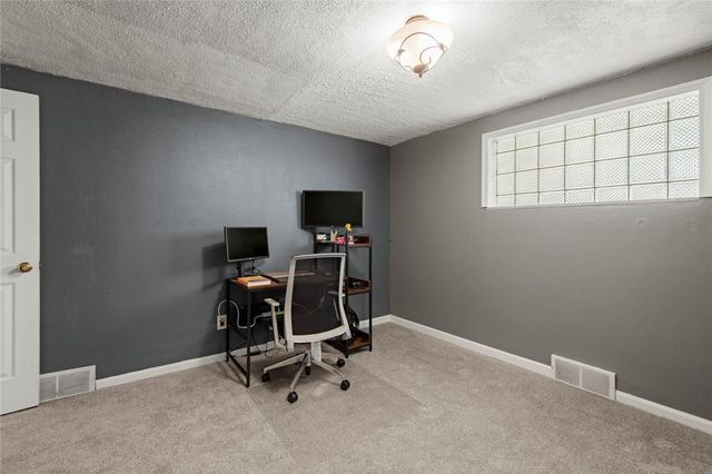 4 Ann St, Carnegie, PA 15106