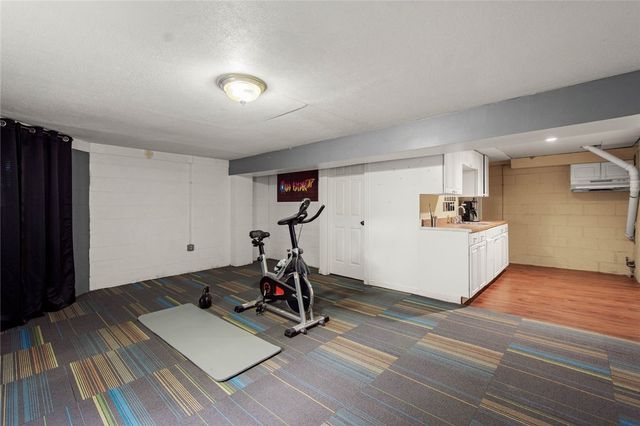 4 Ann St, Carnegie, PA 15106