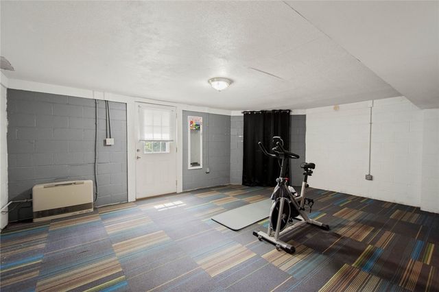 4 Ann St, Carnegie, PA 15106
