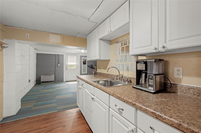 4 Ann St, Carnegie, PA 15106