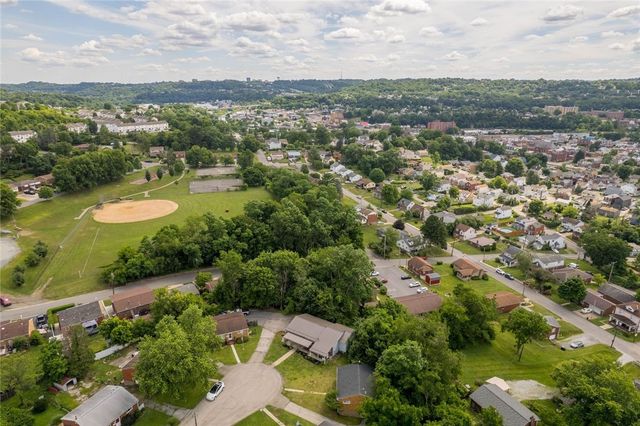 4 Ann St, Carnegie, PA 15106