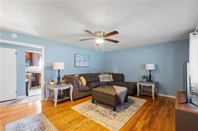 4 Ann St, Carnegie, PA 15106